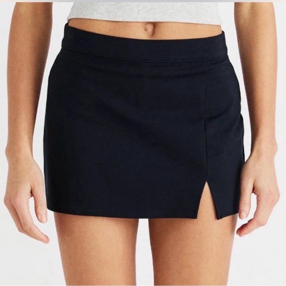 Hollister Black Ultra High-Rise Skort